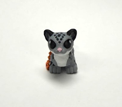 Snow Leopard Flexi Keychain - Image 3